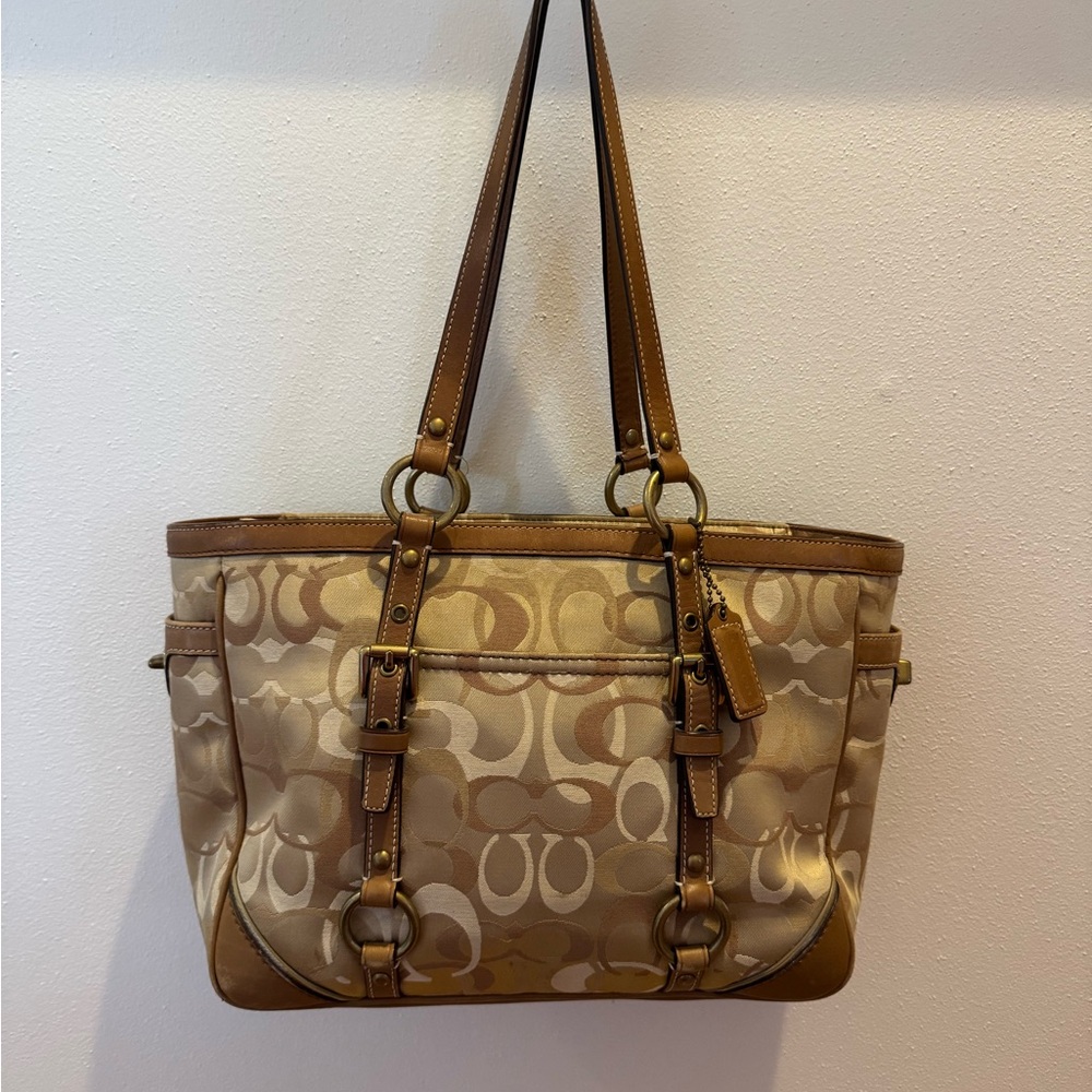 Coach Signature Canvas bag in Tan and Light Brown